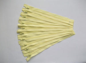 Fermoare fusta #3 - 20 cm galben deschis cod109