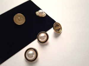 Nasturi metalici aurii imitatie perla, cod2529 M, negru