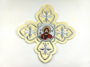 Cruce brodata mare - crem cu argintiu cu Domnul Isus - 1buc.
