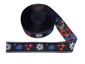 Banda tesuta Floare de colt 25 mm pe fond negru - 25m
