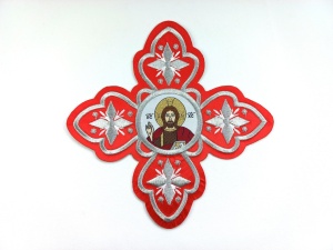 Cruce brodata mare - rosu cu argintiu cu Domnul Isus - 1buc.
