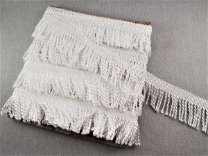 Franjuri poliester 6cm/11m alb