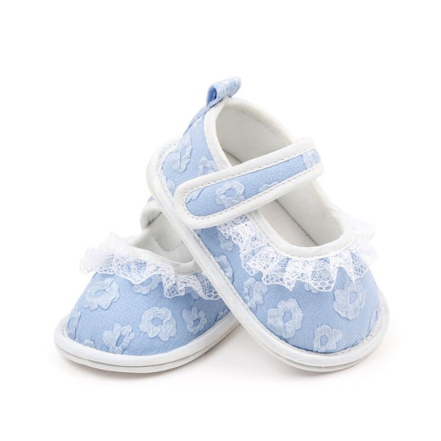 Pantofiori bleu cu floricele brodate