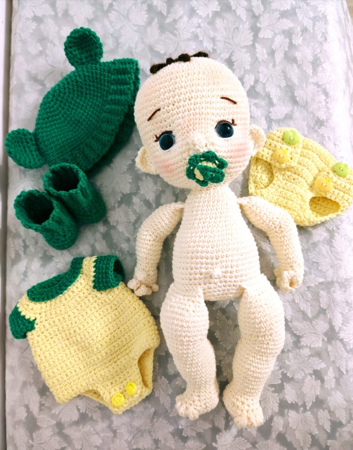 Papusa crosetata bebelus cu suzeta si caciulita verde – jucarie handmade - 2 | YEO