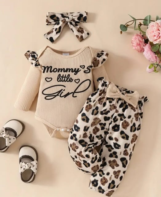 Compleu cu body crem si pantaloni animal print