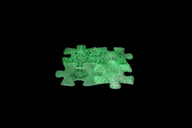 Covoras ortopedic senzorial puzzle Set Fluorescent, straluceste in intuneric - 1 | YEO