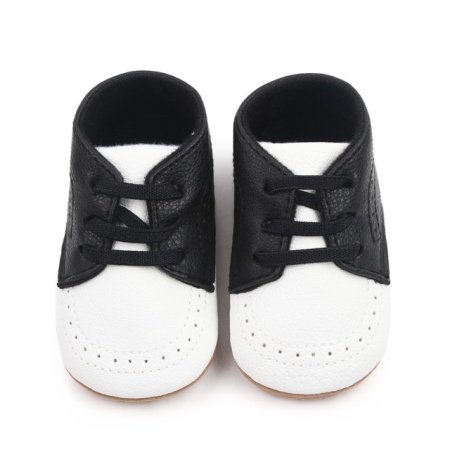 Pantofiori albi cu negru cu sireturi din elastic pentru baietei - Img 3