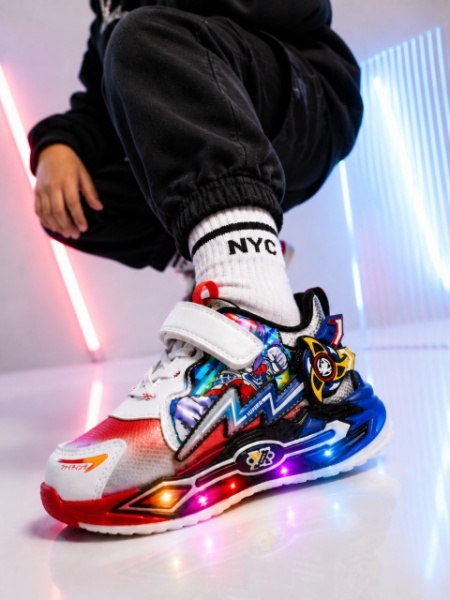 Adidasi cu lumini LED, Model Super Erou, Baieti, Piele ecologica, cu elemente 3D, Multicolori - Img 3