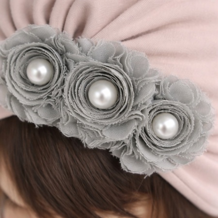 Caciulita gri tip turban cu floricele cu perlute - Img 3