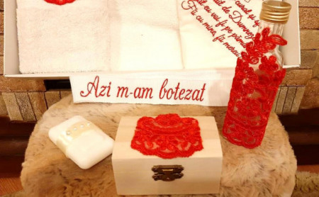 Trusou pentru botez cu dantela rosie - Ingerasul pazitor - Img 2