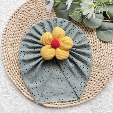 Caciulita kaky tip turban cu model ajurat si floare aplicata - Img 2