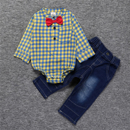 Costumas cu blugi si body camasuta