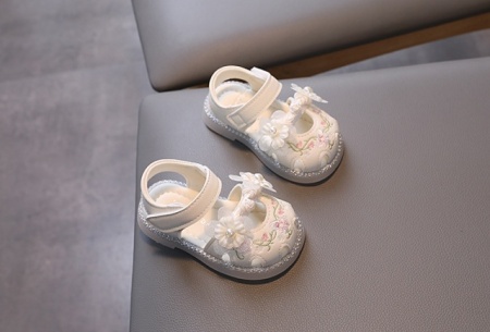 Sandale ivoire cu flori brodate si perlute pentru fetite – elegante si confortabile - Img 3