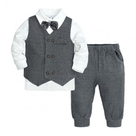 Costum elegant cu bluzita, vestuta si papion