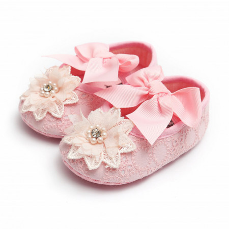Pantofiori roz cu floricica dantelata