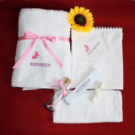 Trusou botez personalizat cu numele copilului si brodat fluturas roz NKB002