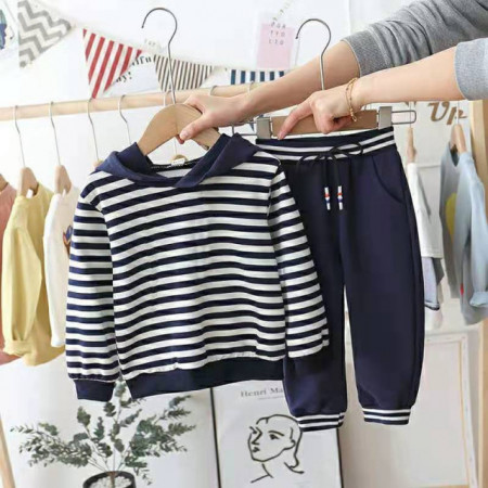 Compleu bleumarine cu alb pentru baietei