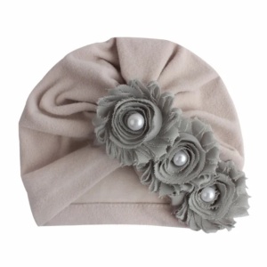 Caciulita gri tip turban cu floricele cu perlute - Img 2
