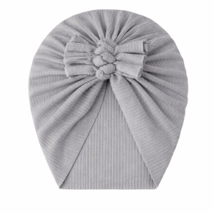 Caciulita gri tip turban cu trei fundite