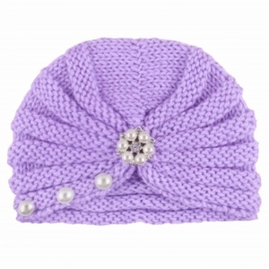 Caciulita lila crosetata tip turban cu perlute si strasuri