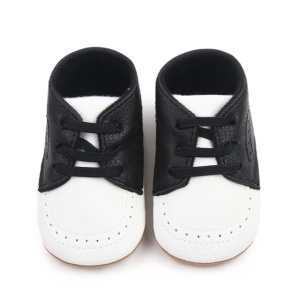 Pantofiori albi cu negru cu sireturi din elastic pentru baietei - Img 3