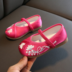 Pantofiori roz ciclamen cu flori brodate