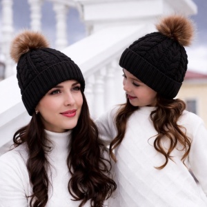 Set negru caciulita pentru mama si bebe