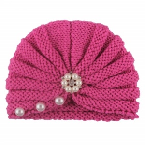 Caciulita roz ciclamen crosetata tip turban cu perlute si strasuri