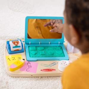 Laptop din lemn de jucarie pentru toddleri - Img 2