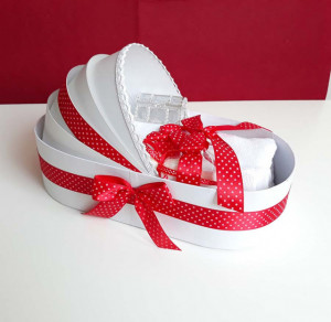 Trusou botez in landou si lumanare rochita cu ingeras, decor Rosu, Denikos® 582 - Img 2