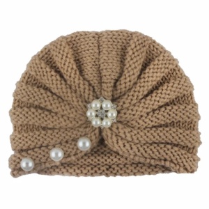 Caciulita maro crosetata tip turban cu perlute si strasuri