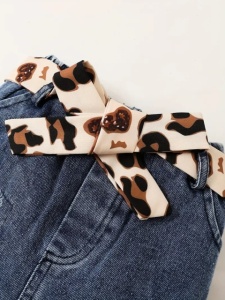 Set body crem cu inscriptie si fustita denim pentru fetite - Img 6