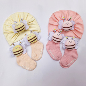 Set caciulita tip turban si sosete asortate - Albinuta