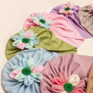 Caciulita tip turban cu floricica multicolora - Img 11