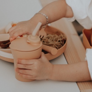 Pahar cu capac si pai antrenament bebelusi Miniware 1-2-3 Sip!, 100% din materiale naturale biodegradabile, Toffee - Img 4