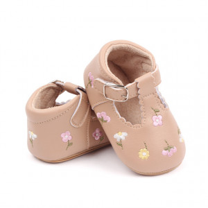 Pantofiori crem cu floricele brodate