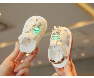 Sandalute ivoire cu piuitoare - Ursulet cu led - Img 4
