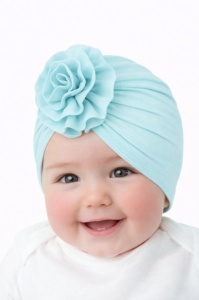 Caciulita bleu tip turban cu floare aplicata in fata