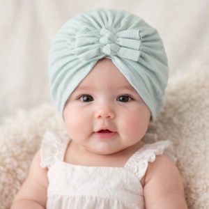 Caciulita bleu tip turban cu trei fundite