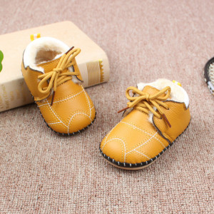 Pantofiori galben mustar imblaniti pentru bebelusi