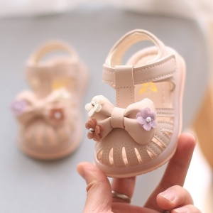 Sandale roz pudra pentru fetite, cu fundita 3D si floricele aplicate