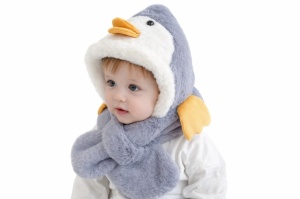 Caciulita bleu plusata pentru copii - Pinguin