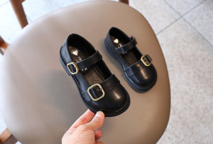 Pantofi negri cu catarame pentru fetite