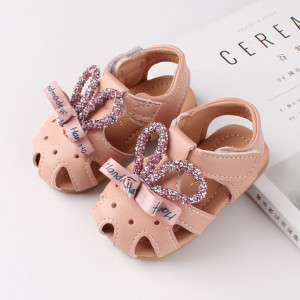 Sandalute roz pudra pentru fetite - Urechiuse din strasuri