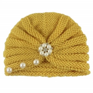 Caciulita galbena crosetata tip turban cu perlute si strasuri