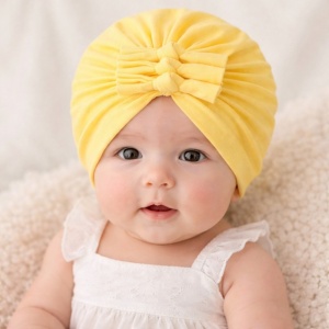 Caciulita galbena tip turban cu trei fundite