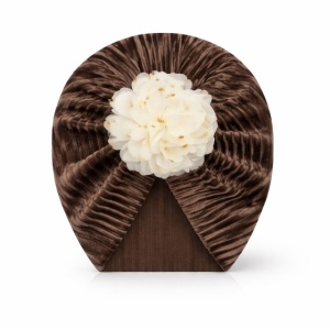 Caciulita maro tip turban din catifea cu floare aplicata - Img 2