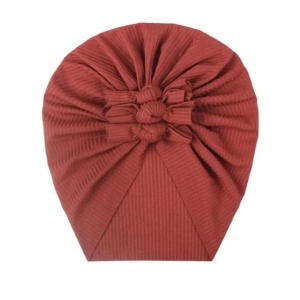 Caciulita caramizie tip turban cu trei fundite