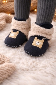 Cizmulite plusate negre cu crem pentru bebelusi - Teddy