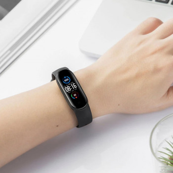 Curea pentru Xiaomi Mi Band 5 / 5 NFC / 6 / 6 NFC / Amazfit Band 5 - Techsuit Watchband (W013) - Dark Red - Img 4